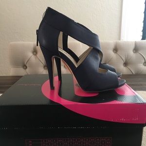 NWT Strappy Navy Blue heels - Size 7